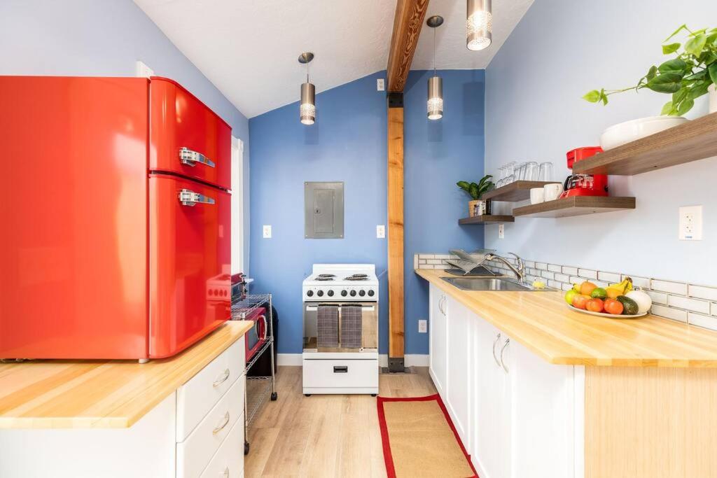 | Adorable & Pet Friendly-Close to U and Downtown!