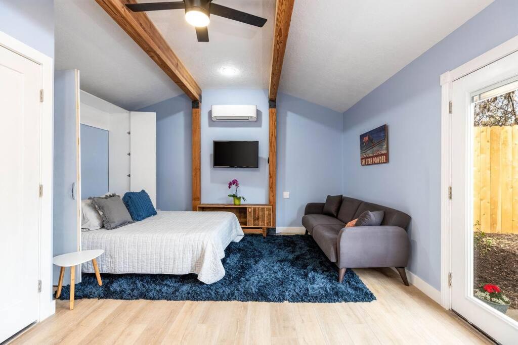 | Adorable & Pet Friendly-Close to U and Downtown!