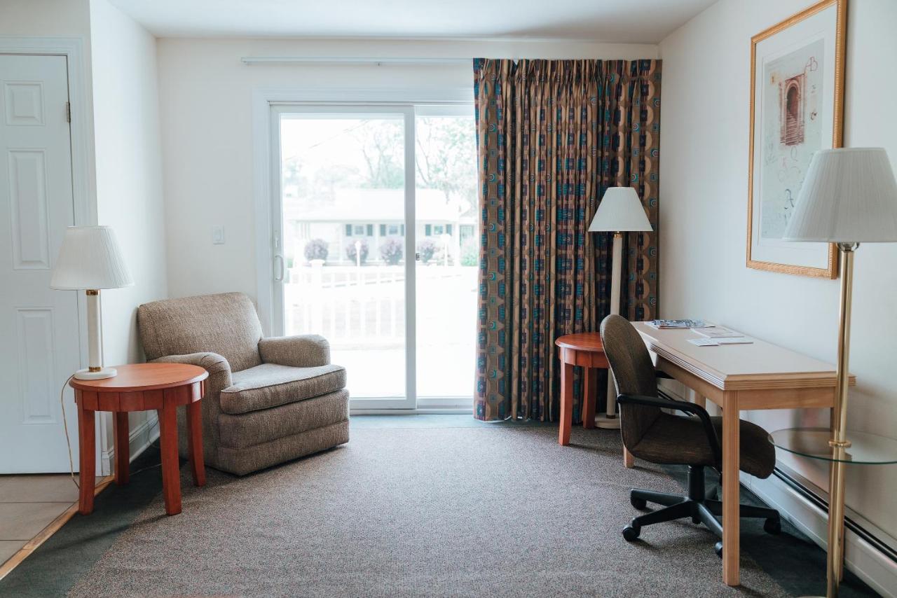| Skaneateles Suites