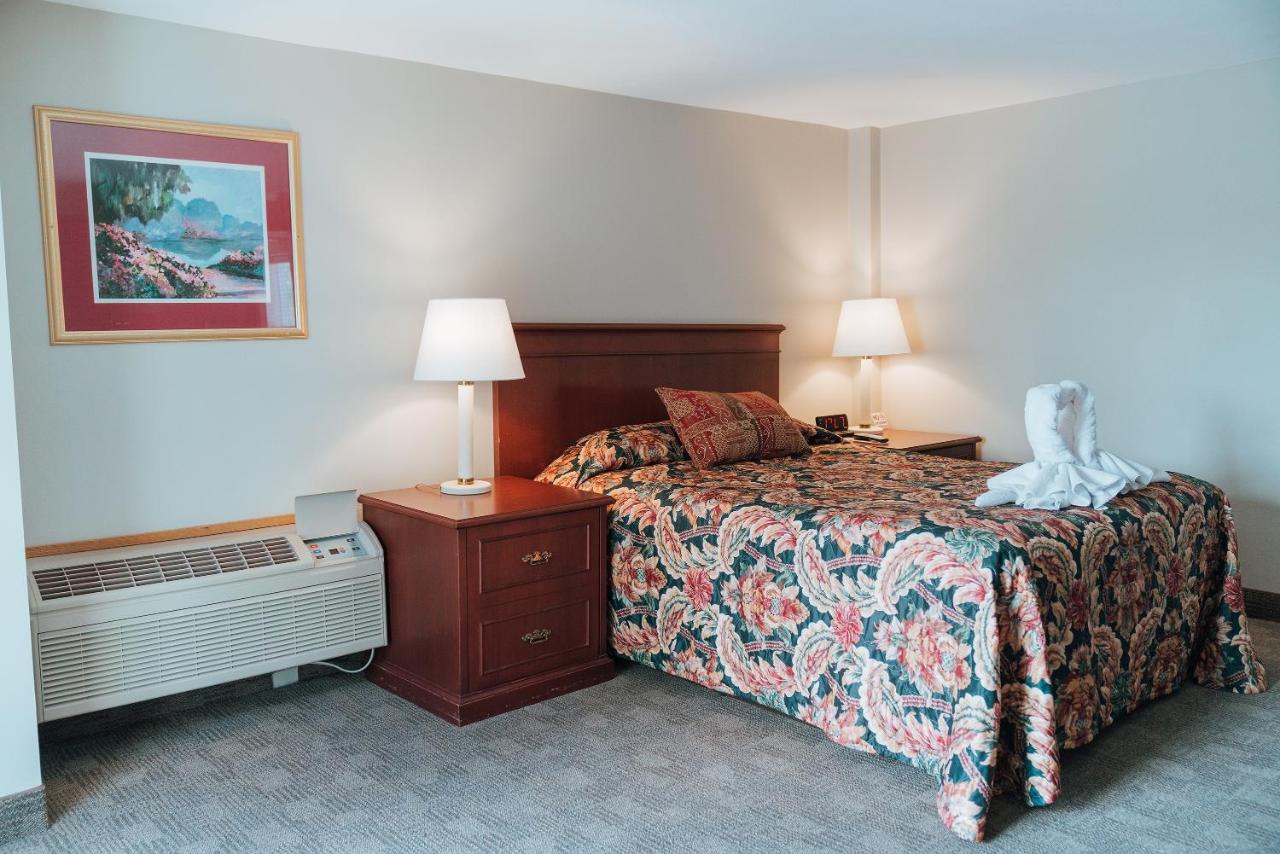 | Skaneateles Suites