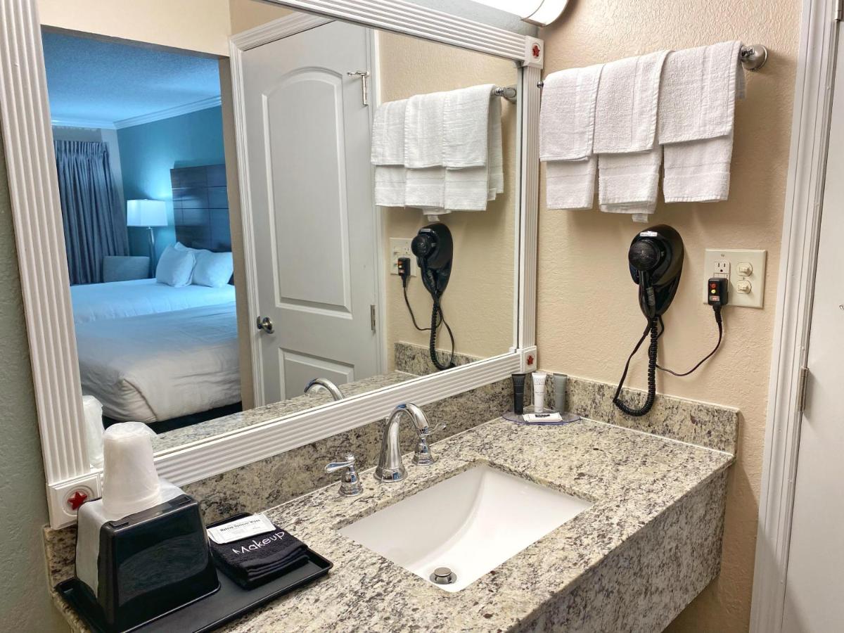  | Roadstar Hotel Zephyrhills