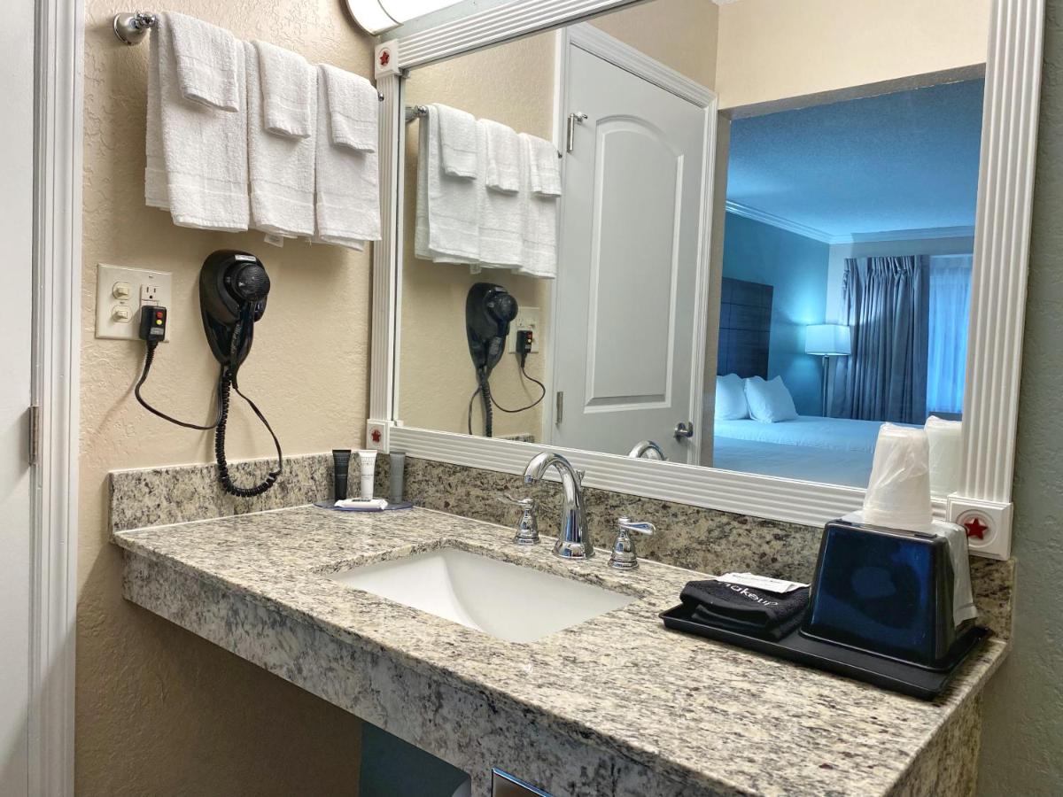  | Roadstar Hotel Zephyrhills