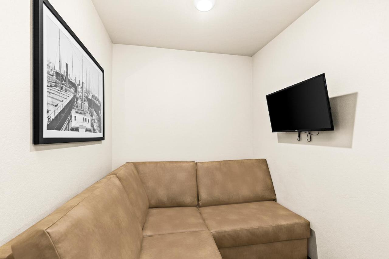 Queen Studio at Cobblestone Hotel & Suites - Superior Duluth