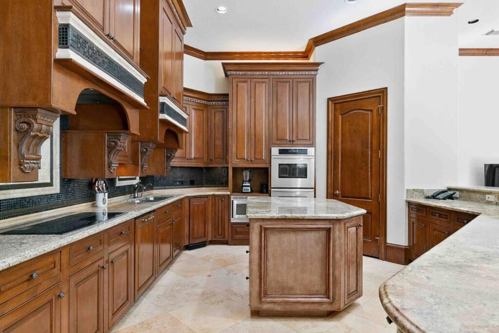 | ECM Presents C8 Mansion-Houston’s Newest Luxury Experience