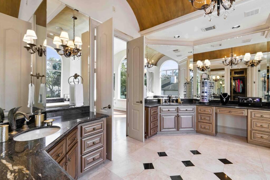  | ECM Presents C8 Mansion-Houston’s Newest Luxury Experience