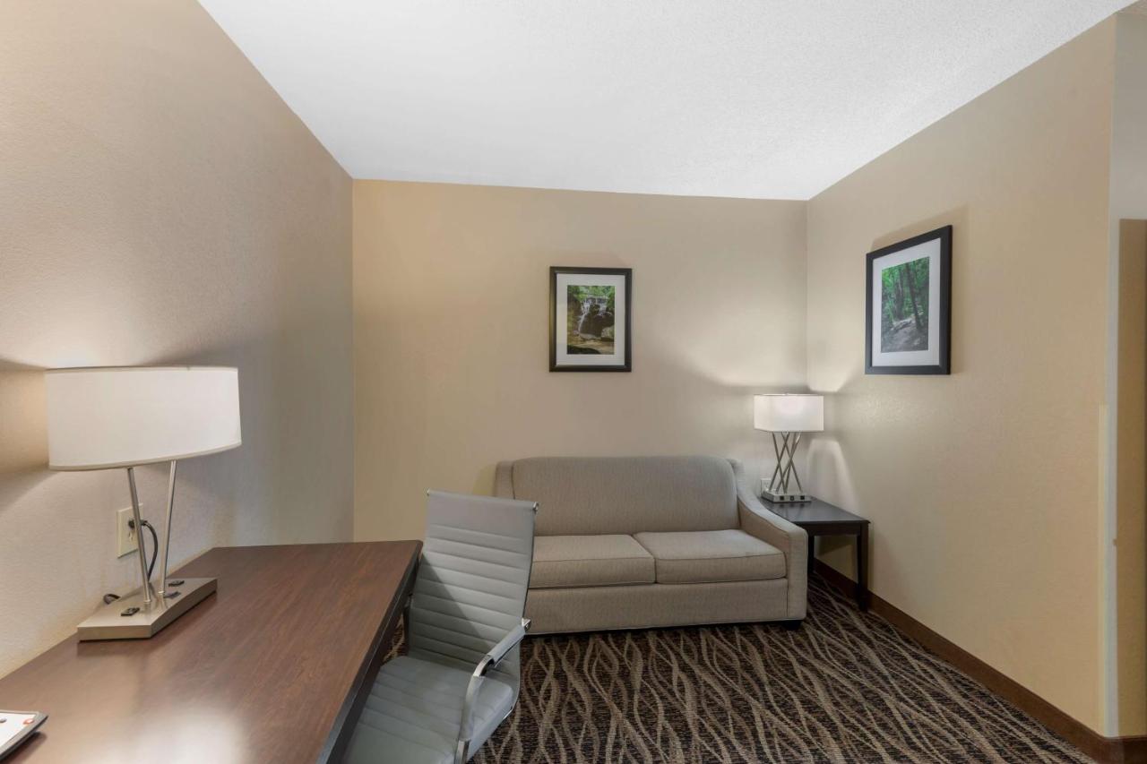 King Room - Non-Smoking at Best Western Plus Russellville Hotel & Suites