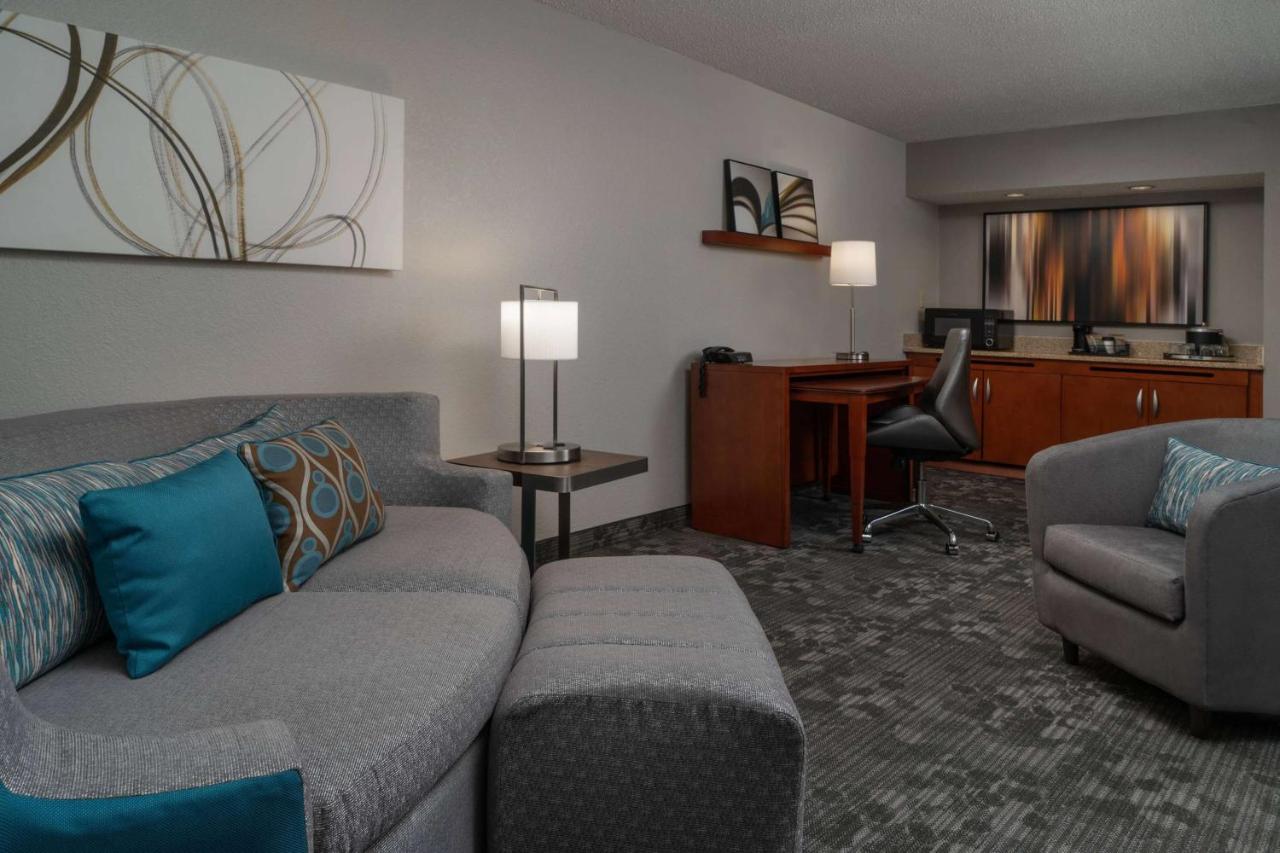 One-Bedroom King Suite- Mobility/Hearing Accessible at Sonesta Select Chattanooga Hamilton Place