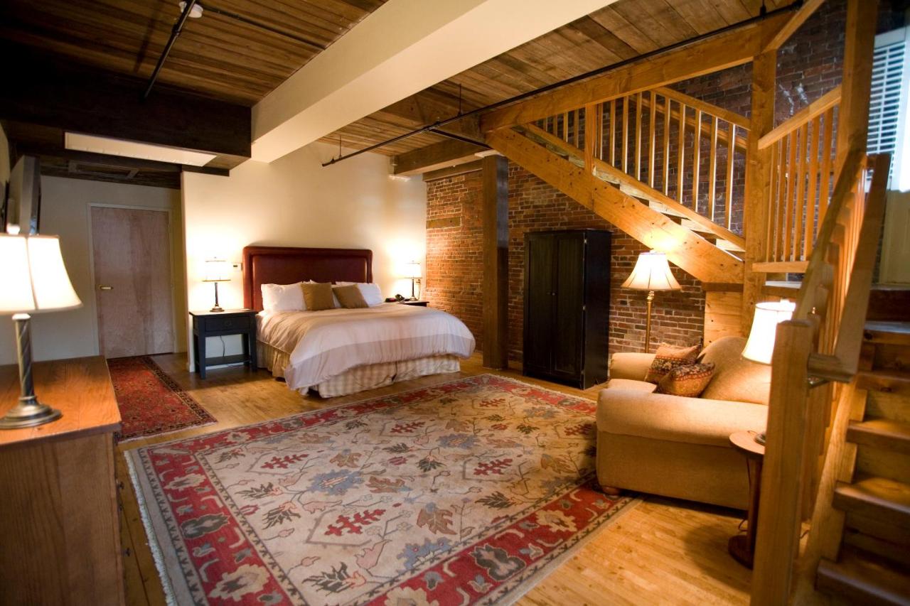 | The Common Man Inn & Restaurant