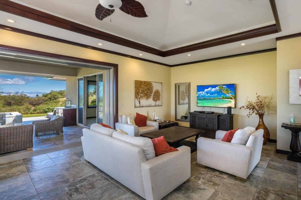 | MAUNA KEA INDULGENCE Indulgent 3BR Waiulaula Home with Stunning View
