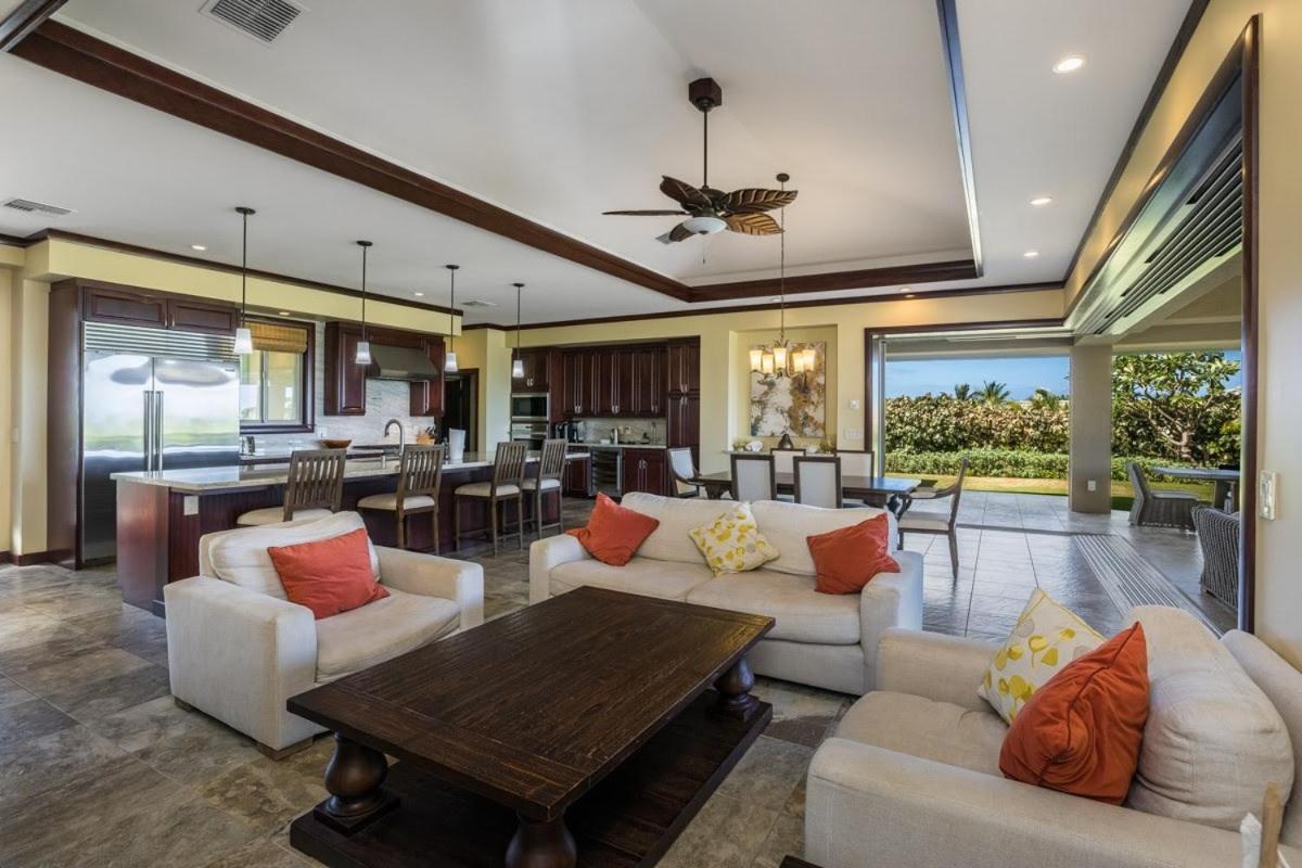 | MAUNA KEA INDULGENCE Indulgent 3BR Waiulaula Home with Stunning View