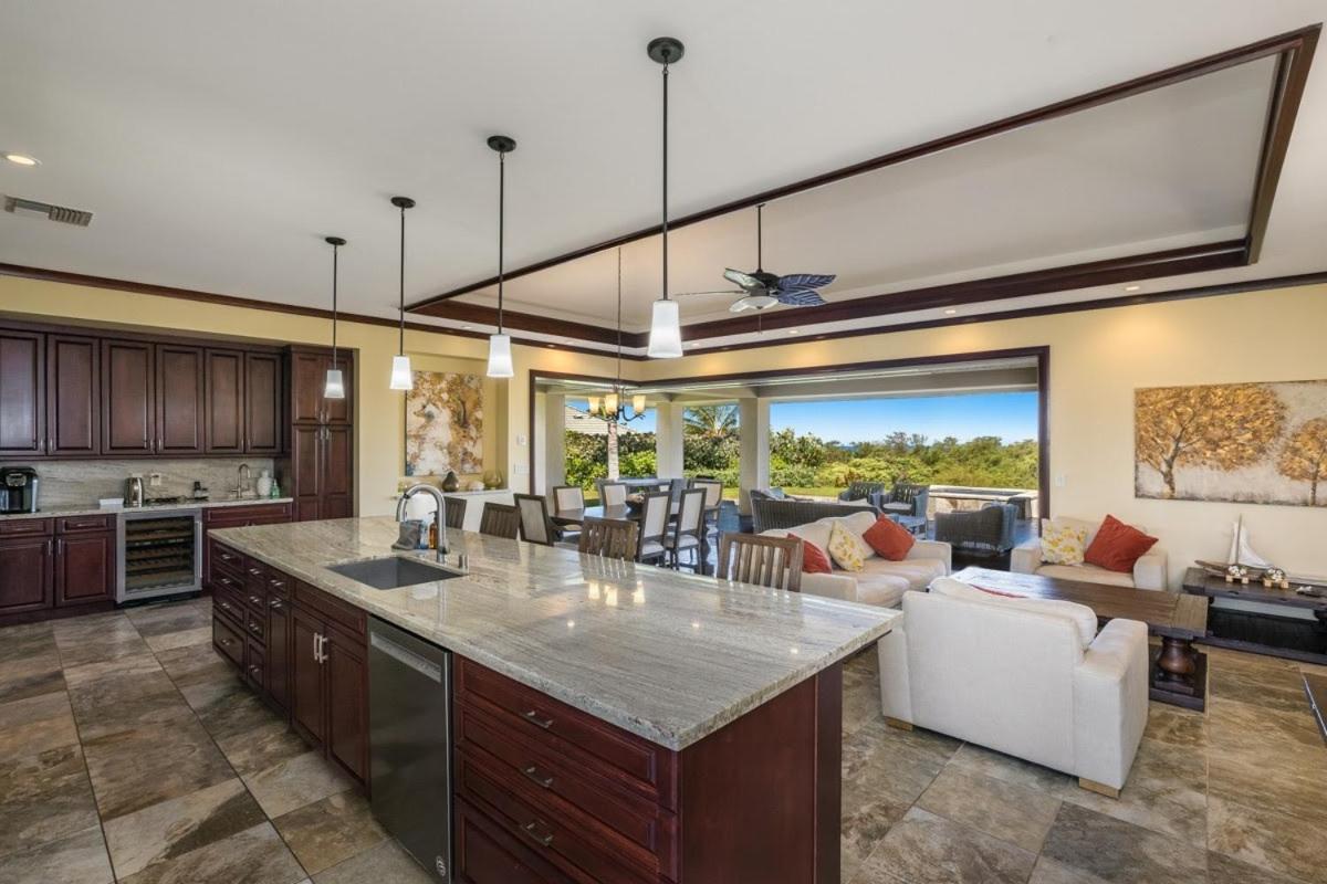 | MAUNA KEA INDULGENCE Indulgent 3BR Waiulaula Home with Stunning View