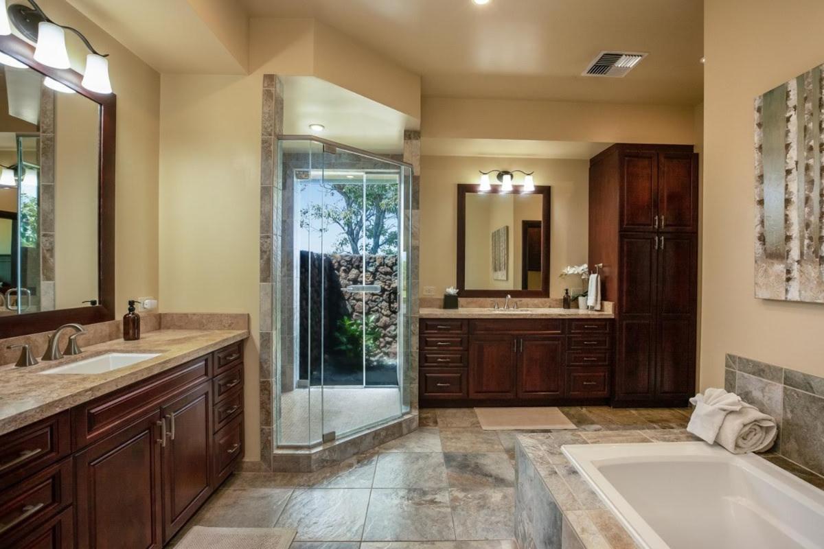 | MAUNA KEA INDULGENCE Indulgent 3BR Waiulaula Home with Stunning View
