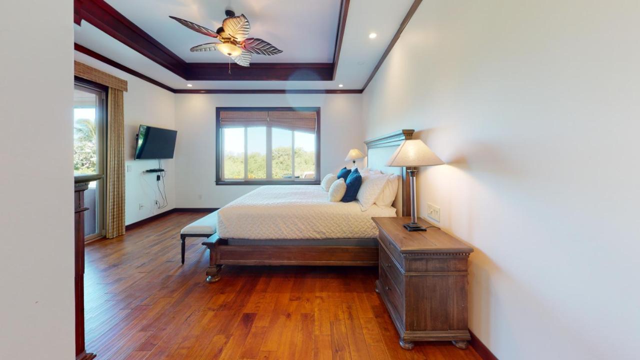 | MAUNA KEA INDULGENCE Indulgent 3BR Waiulaula Home with Stunning View