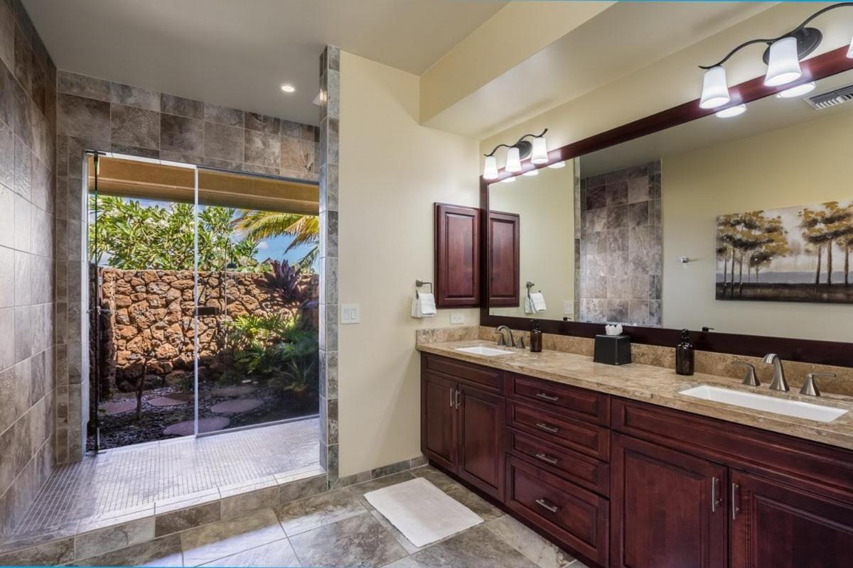 | MAUNA KEA INDULGENCE Indulgent 3BR Waiulaula Home with Stunning View