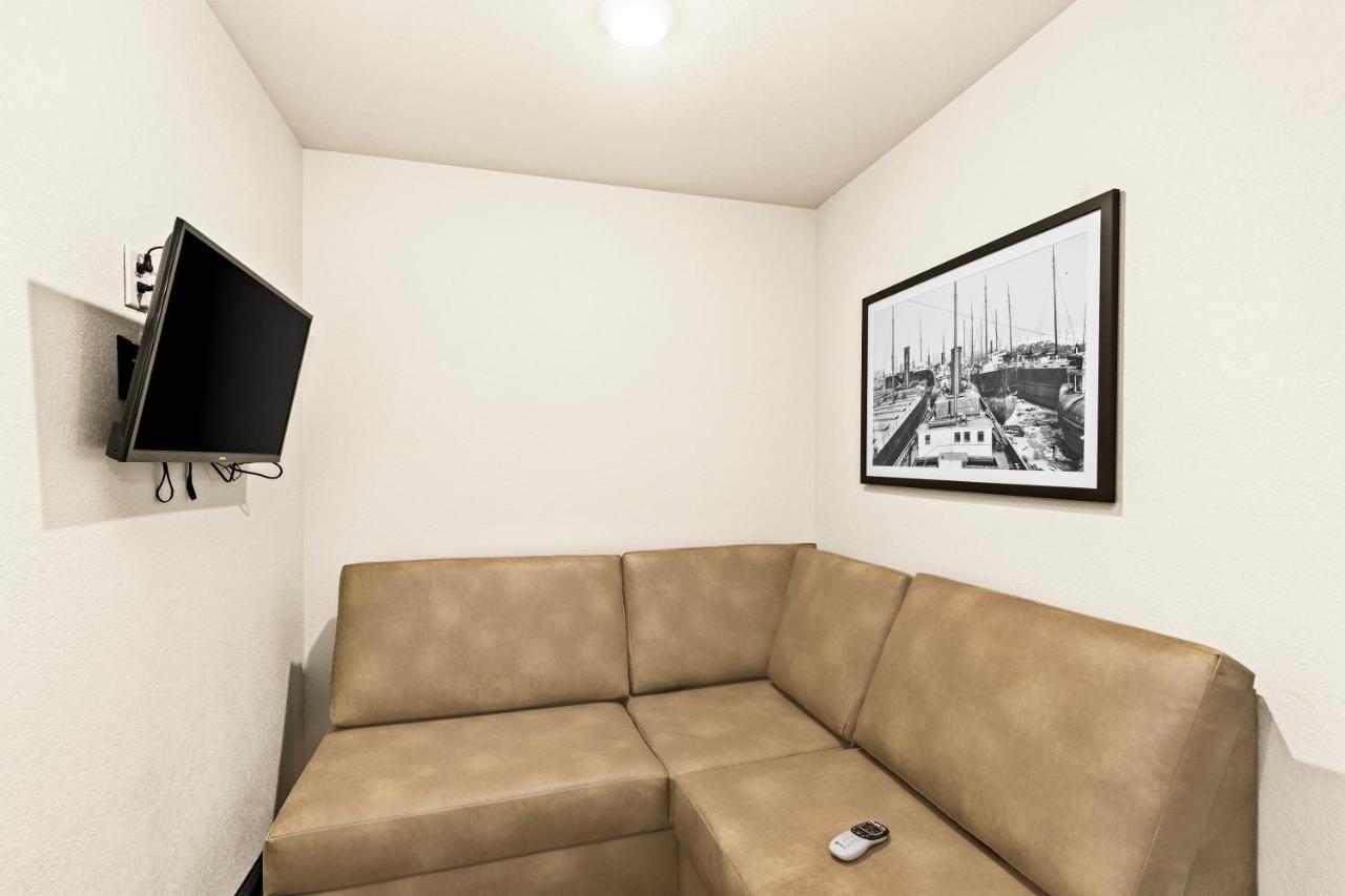 Queen Studio at Cobblestone Hotel & Suites - Superior Duluth