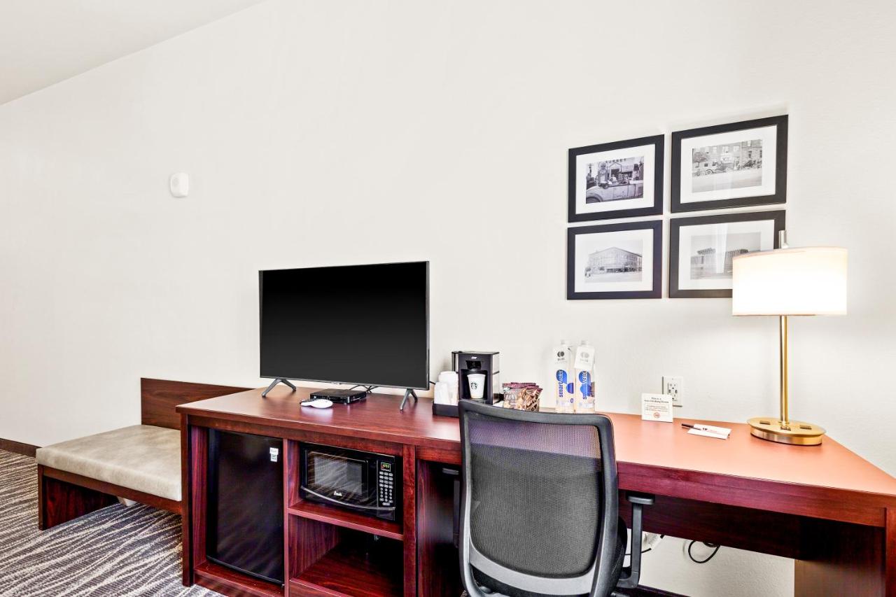 King Studio with Sofa Bed at Cobblestone Hotel & Suites - Superior Duluth