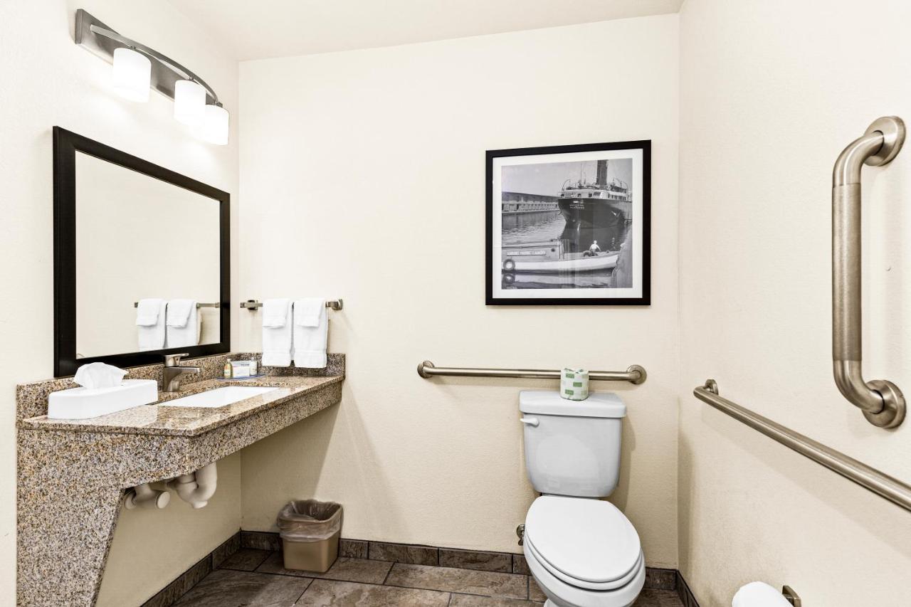 King Room - Disability Access at Cobblestone Hotel & Suites - Superior Duluth
