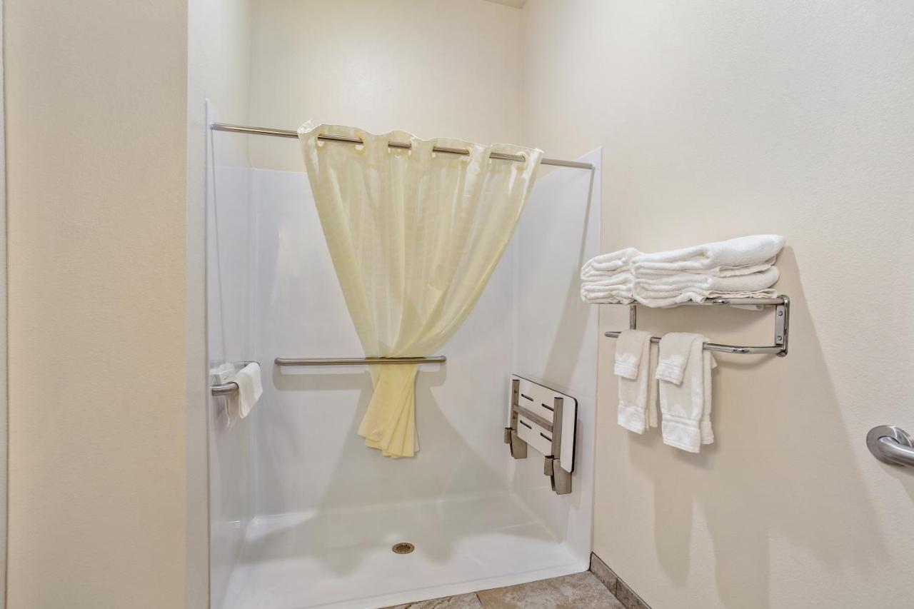 Queen Room with Two Queen Beds - Disability Access at Cobblestone Hotel & Suites - Superior Duluth
