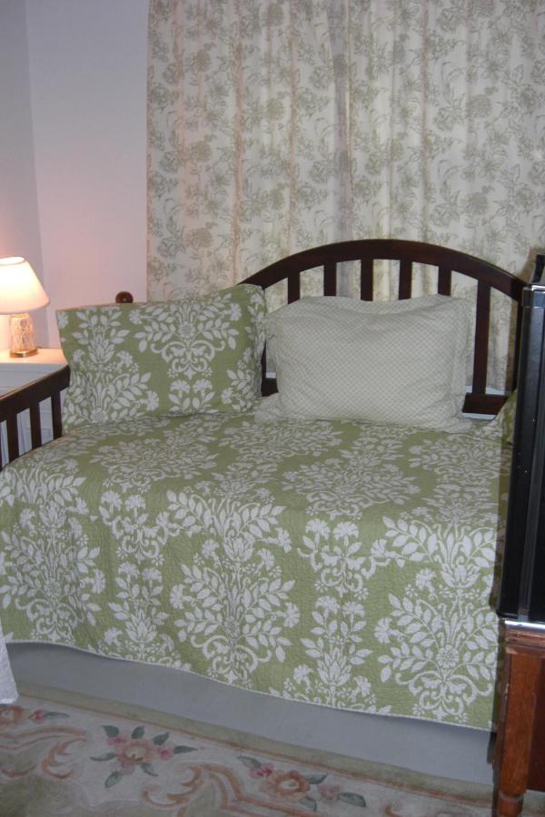 | Seafarer Inn
