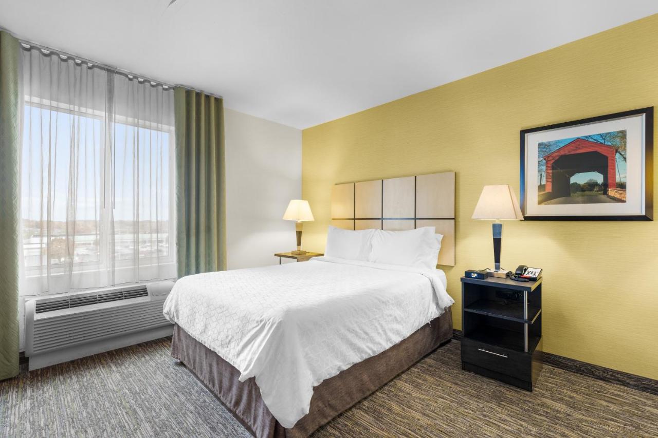 Queen Studio Suite at Candlewood Suites Erie by IHG