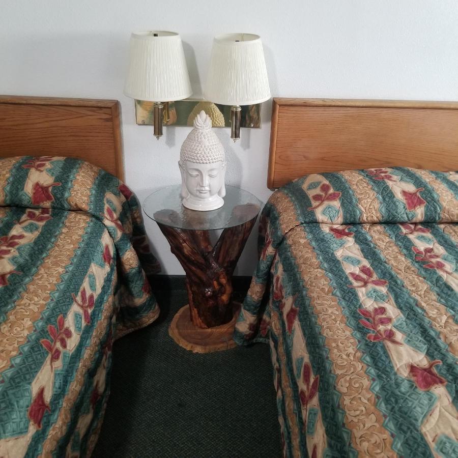 | Budget 8 Motel