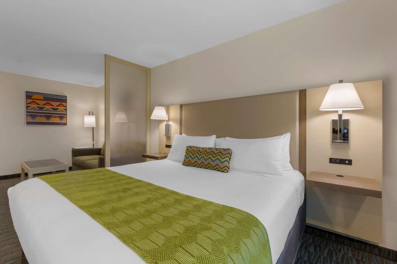 King Suite with Kitchen at Best Western Plus Yuma Foothills Inn & Suites