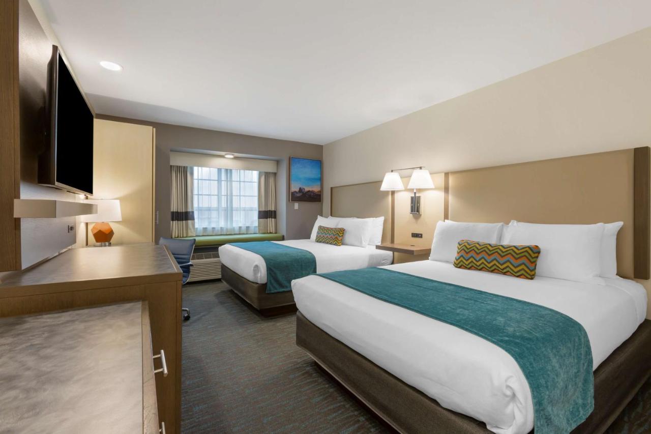 Queen Room with Two Queen Beds and Roll-In Shower - Mobility Accessible at Best Western Plus Yuma Foothills Inn & Suites
