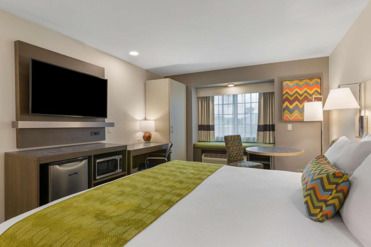 King Room with Mobility Accessible Bathtub at Best Western Plus Yuma Foothills Inn & Suites