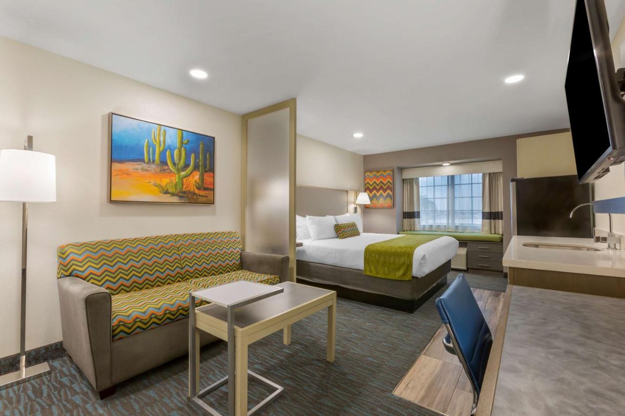  | Best Western Plus Yuma Foothills Inn & Suites