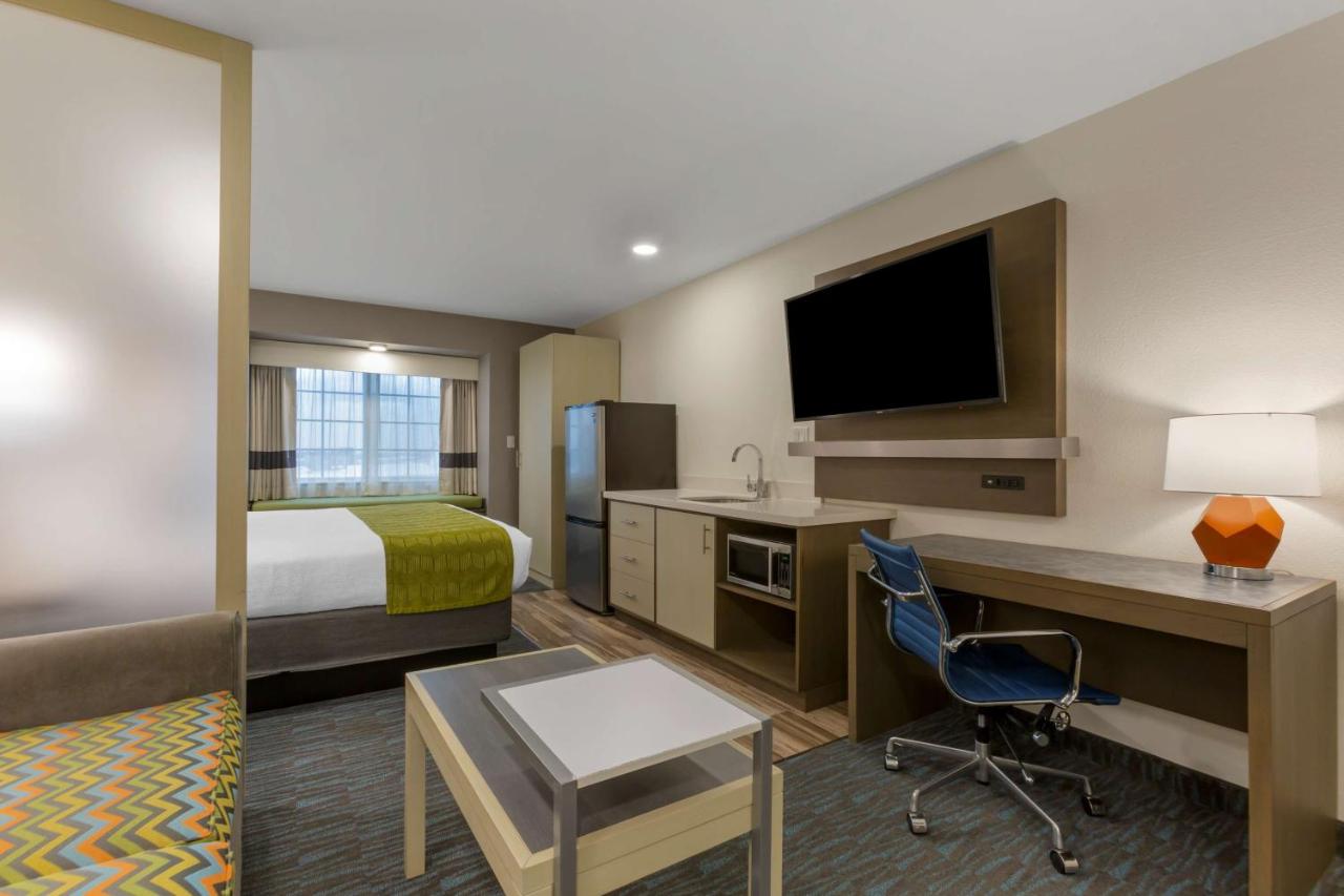 King Room with Kitchenette and Sofa Bed at Best Western Plus Yuma Foothills Inn & Suites