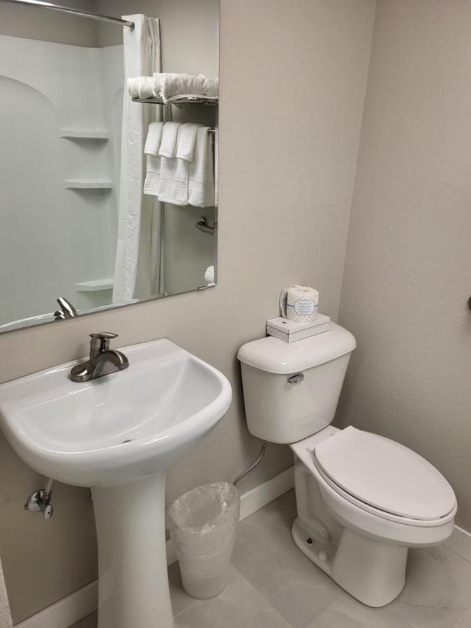 Queen Room at Red Fox Inn and Suites