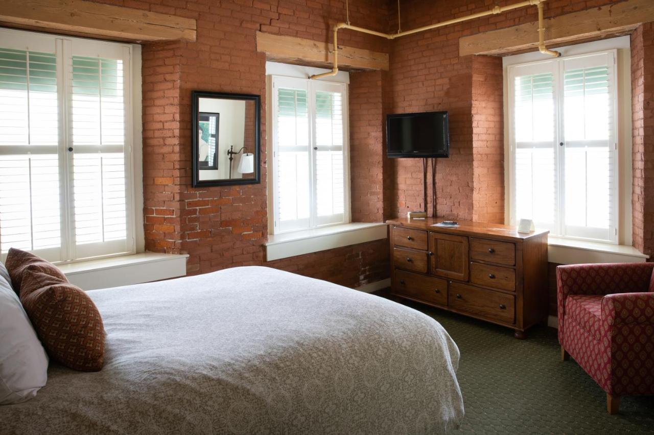 | The Common Man Inn & Restaurant