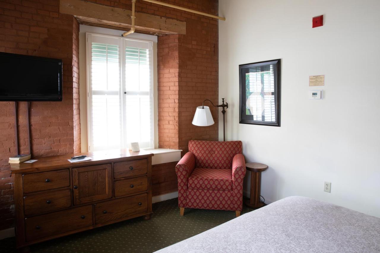 | The Common Man Inn & Restaurant
