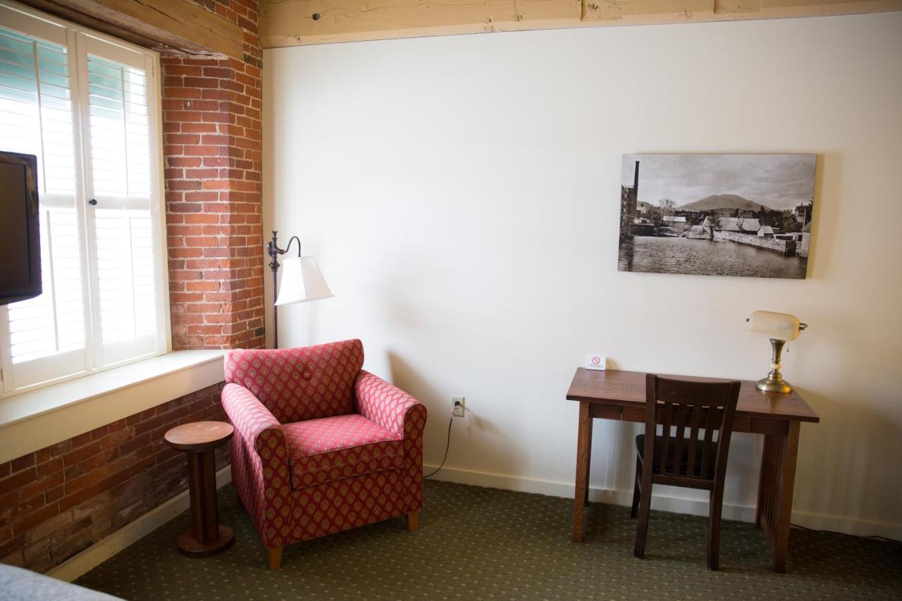 | The Common Man Inn & Restaurant