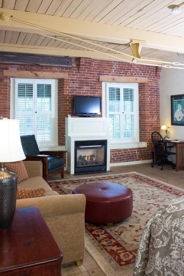 | The Common Man Inn & Restaurant
