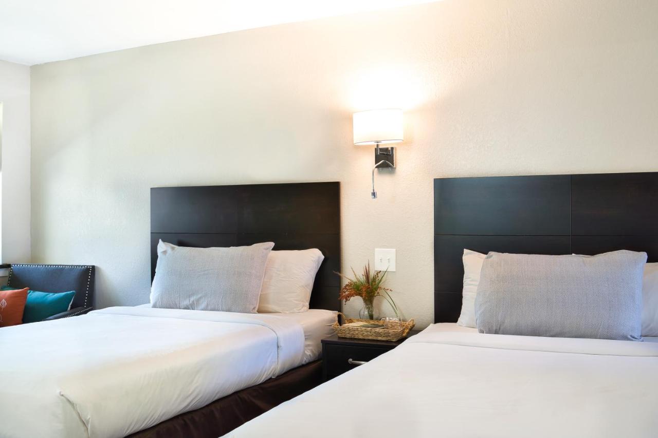 Double Room with Two Double Beds - Non-Smoking at Align Inn Vermont