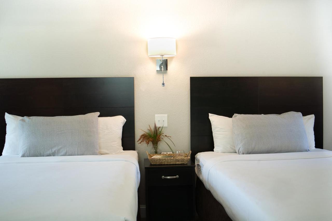 Double Room with Two Double Beds - Non-Smoking at Align Inn Vermont