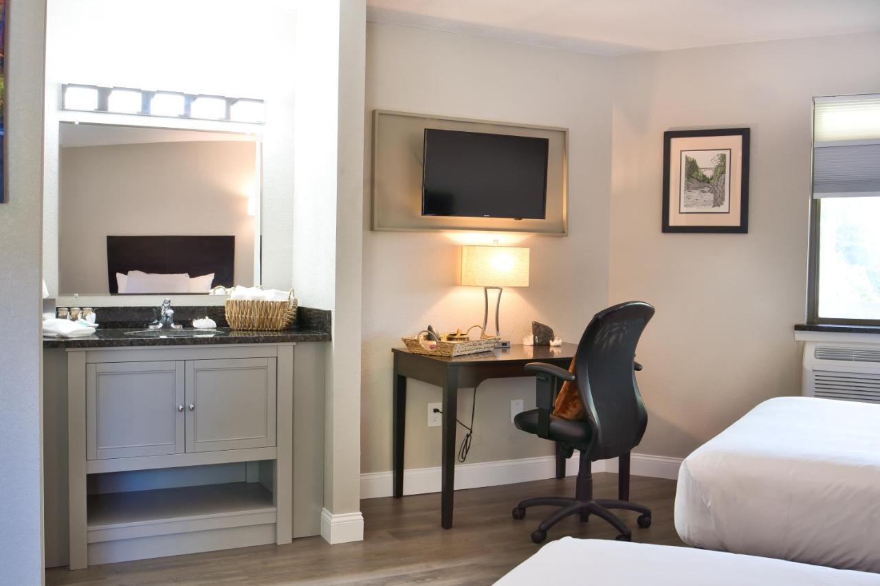 Double Room with Two Double Beds - Non-Smoking at Align Inn Vermont