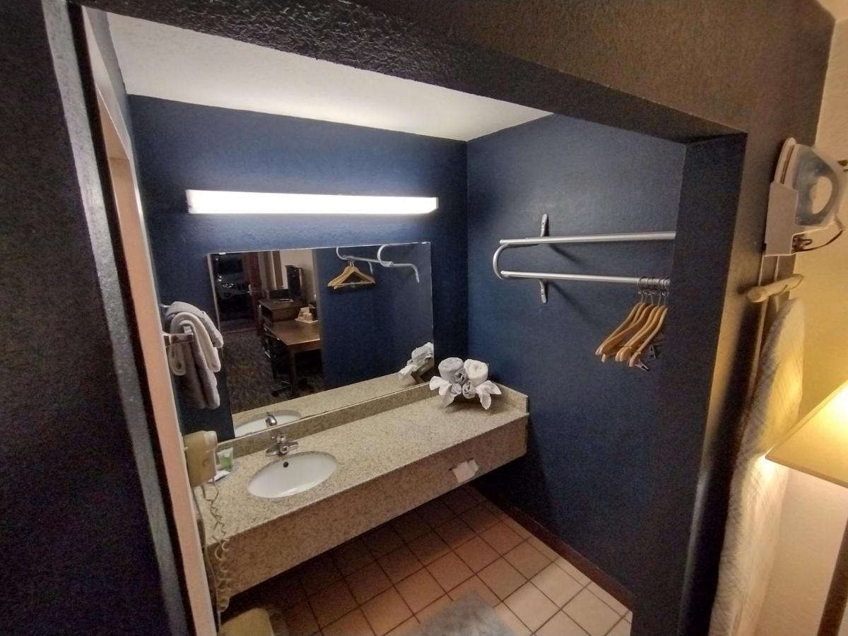 | Executive Inn Stillwater