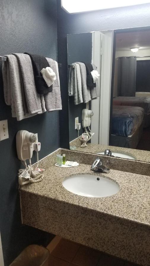| Executive Inn Stillwater