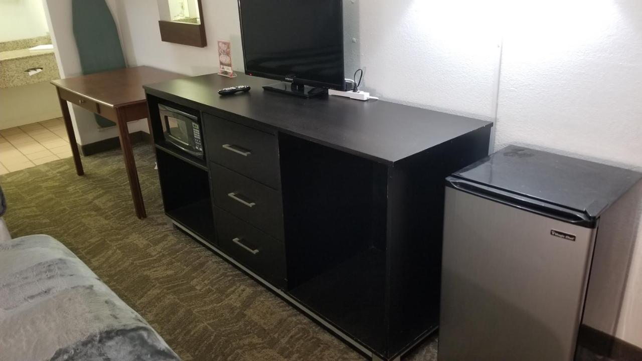 | Executive Inn Stillwater