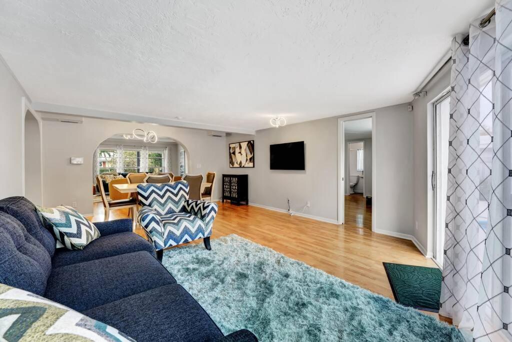  | Spacious Boyton Beach 4BR with pool near beach