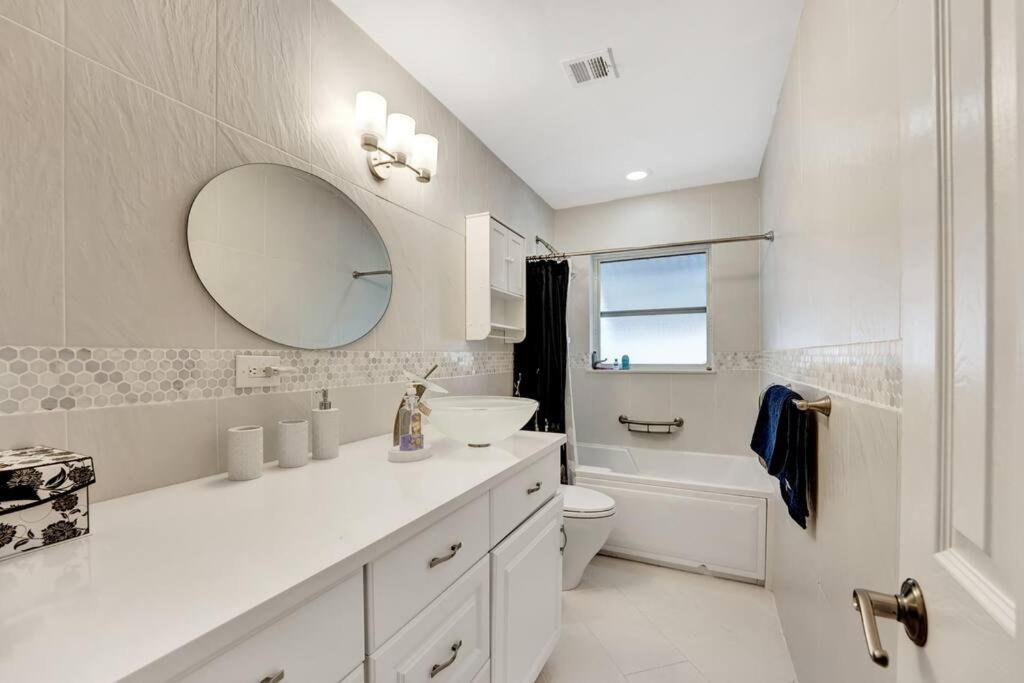  | Spacious Boyton Beach 4BR with pool near beach