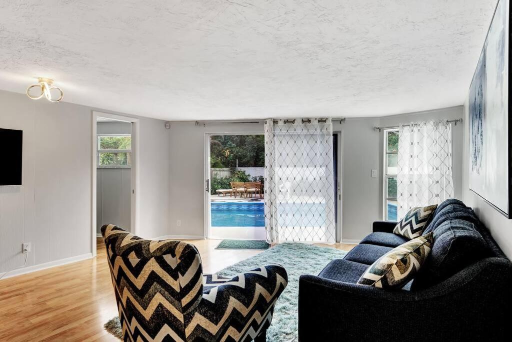  | Spacious Boyton Beach 4BR with pool near beach