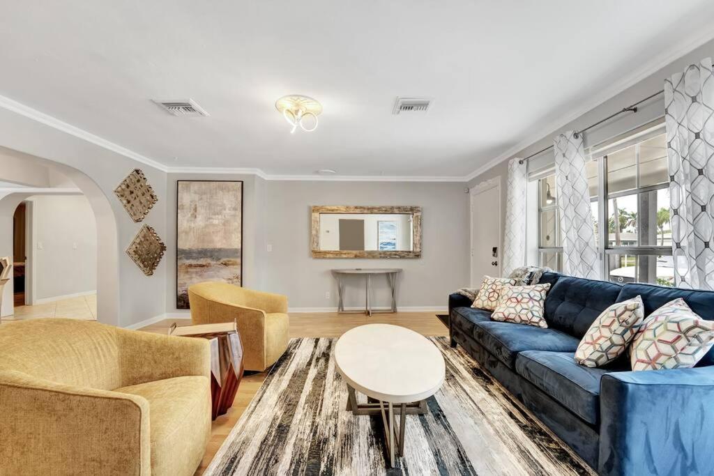  | Spacious Boyton Beach 4BR with pool near beach