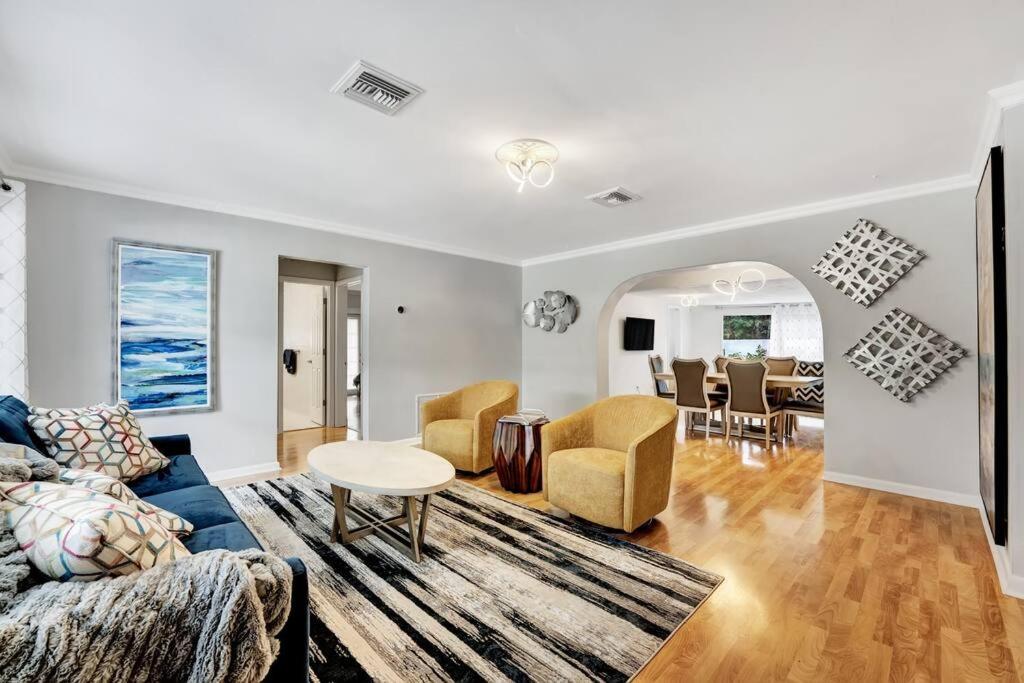  | Spacious Boyton Beach 4BR with pool near beach