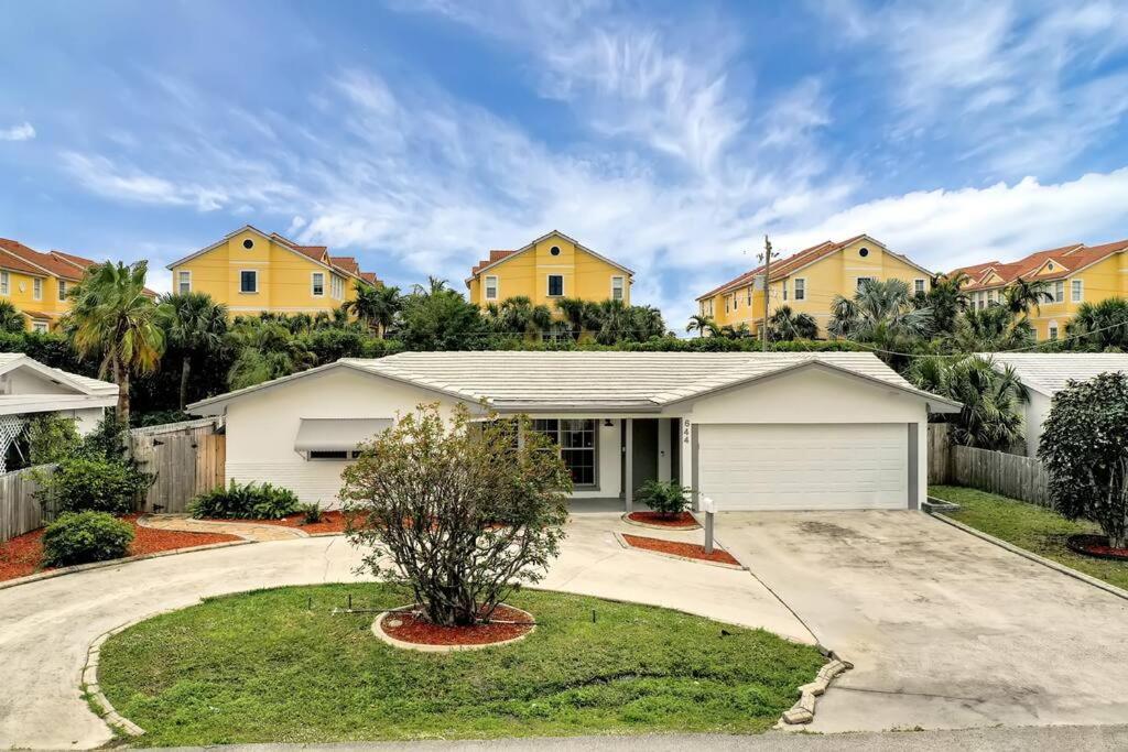  | Spacious Boyton Beach 4BR with pool near beach