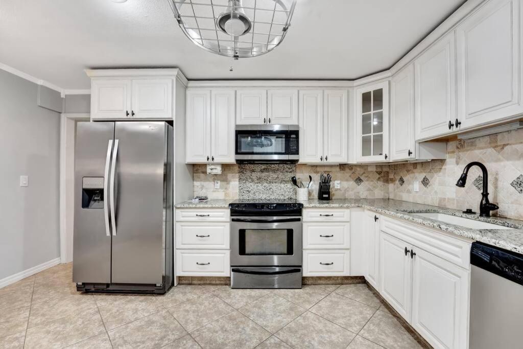  | Spacious Boyton Beach 4BR with pool near beach