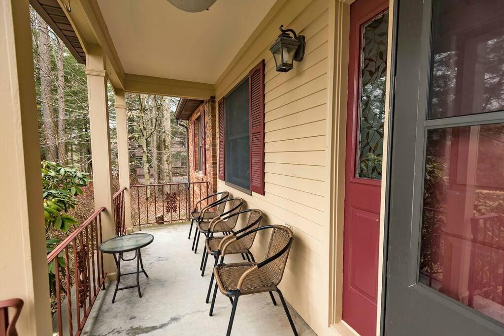 | Charming 5 Bedroom Residential Home w/Lots of fun