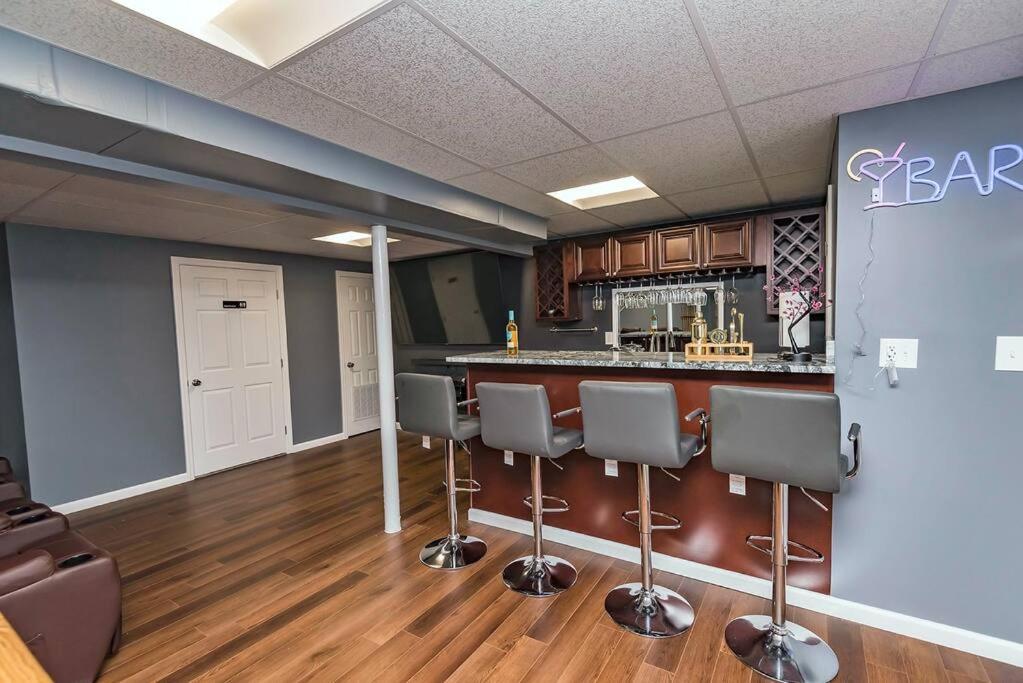 | Charming 5 Bedroom Residential Home w/Lots of fun